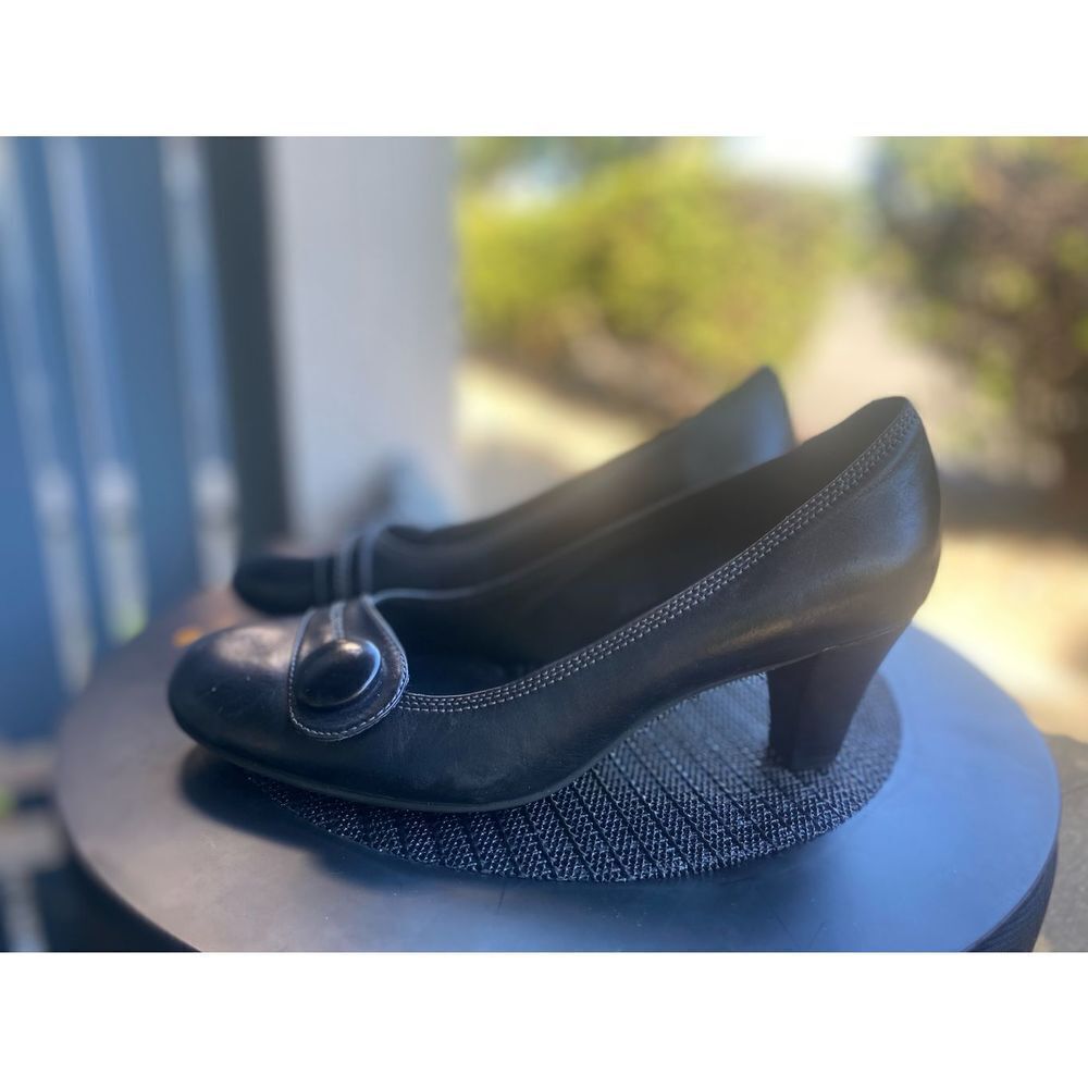 Ecco Women’s Black heels Sz 40 EUR- 10 US